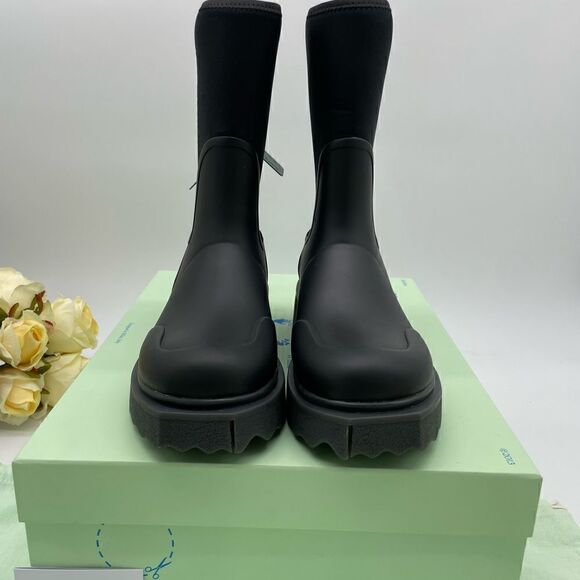 Women’s off-white sponge, rubber rain boots, size 39 - Picture 3 of 6